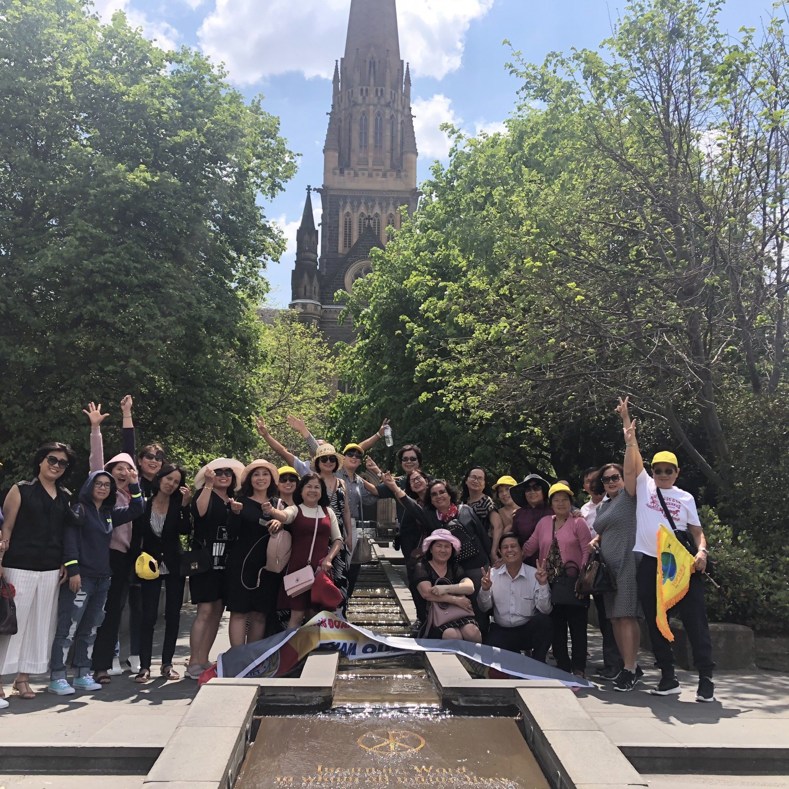 NGÀY 4: BONDI BEACH  - SYDNEY  SHOPPING (Ăn sáng, trưa, tối):