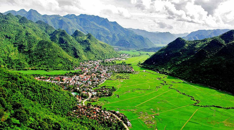 NGÀY 01	HCM – HÀ NỘI – HÒA BÌNH (Ăn sáng, trưa, tối)