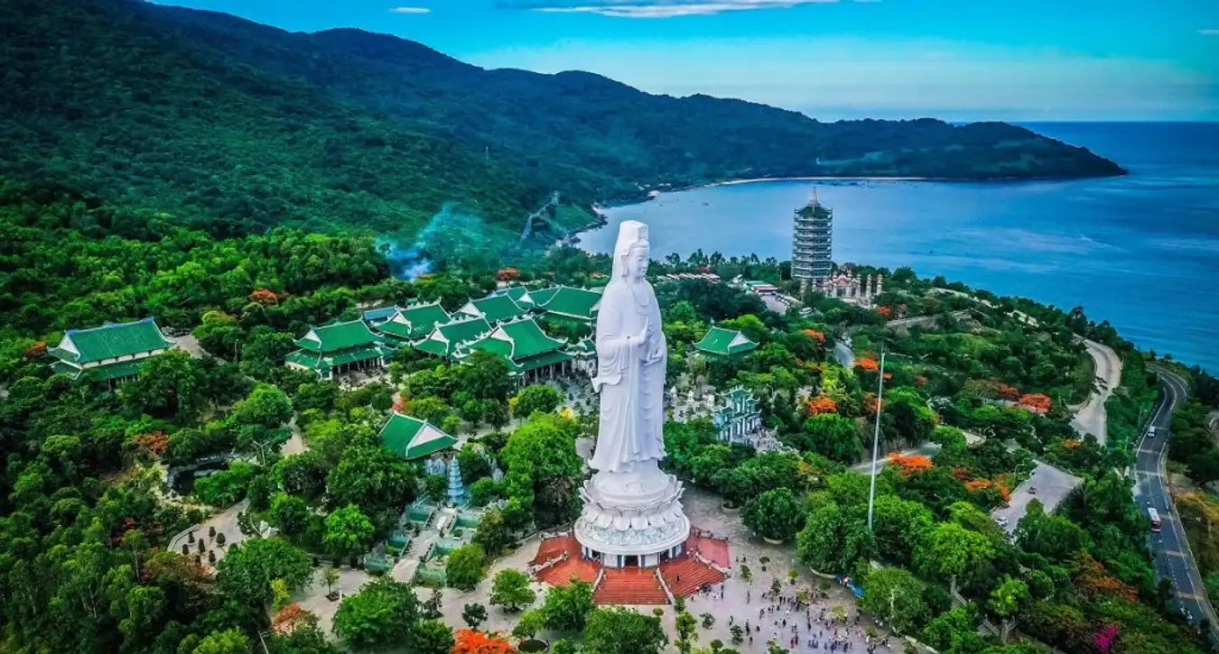 NGÀY 1:  HCM  –  ĐÀ NẴNG  –  PHỐ CỔ HỘI AN  (Ăn Trưa, Tối)